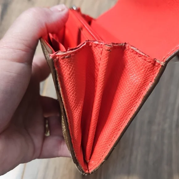 Coach Tan Signature Wallet With Red Insert Zippered Detail Women's - Picture 14 of 17